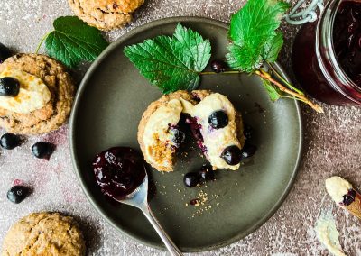 blackcurrant-muffins-compote-jam-cream-vegan