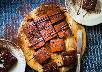 chocolate-brownie-cocoa-cake-plate-wooden-board-overhead